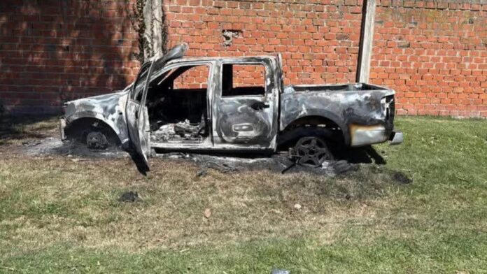 TENTADO A MÓNICA FERRERO: DISPAROS DESDE TECHOS, CAMIONETA INCENDIADA Y SOSPECHA DE EXPLOSIVO