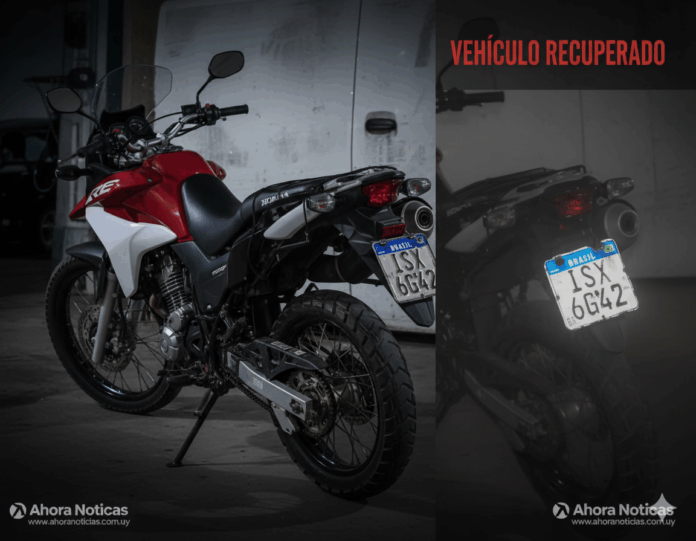 Motocicleta Honda XRE 300 robada en Alvorada con matrícula brasileña ISX 6G42, recuperada en operativo de Inspección General en Rivera, Uruguay.
